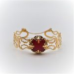 دستبند النگویی چهار تاج با عقیق